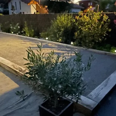 Alaïa Neuve Avec Piscine, Pétanque Proche Et Golf Villa