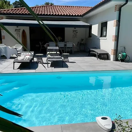 Alaïa Neuve Avec Piscine, Pétanque Proche Et Golf Villa