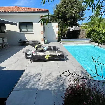 Alaia Neuve Avec Piscine, Petanque Proche Et Golf Villa